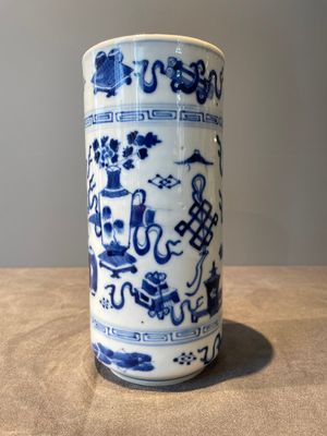 A Chinese celadon-ground slib design 'dragon' vase and Chinese blue and white vase or incense container, 19th C. — 照片 15