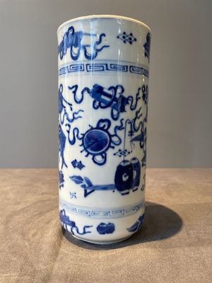 A Chinese celadon-ground slib design 'dragon' vase and Chinese blue and white vase or incense container, 19th C. — 照片 16