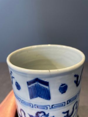A Chinese celadon-ground slib design 'dragon' vase and Chinese blue and white vase or incense container, 19th C. — 照片 18