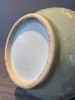A Chinese celadon-ground slib design 'dragon' vase and Chinese blue and white vase or incense container, 19th C. — 照片 8
