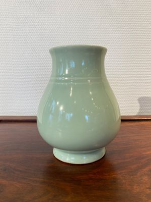A Chinese celadon 'hu' vase, Qianlong mark, 19/20th C. — photo 2