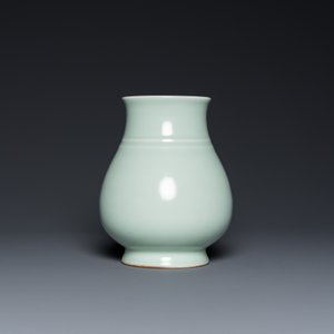 A Chinese celadon 'hu' vase, Qianlong mark, 19/20th C. — photo 4