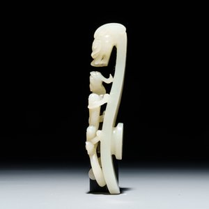 A Chinese celadon jade belt hook, 18/19th C. — 照片 3