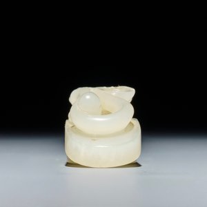 A Chinese celadon jade belt hook, 18/19th C. — 照片 5