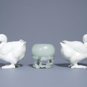 A Chinese celadon jade brush washer and a pair of white jade ducks, 19th and 20th C. — photo 2