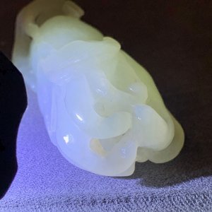 A Chinese celadon jade 'Buddha hand' carving, 19th C. — photo 13