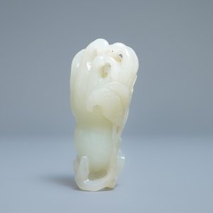A Chinese celadon jade 'Buddha hand' carving, 19th C. — photo 2