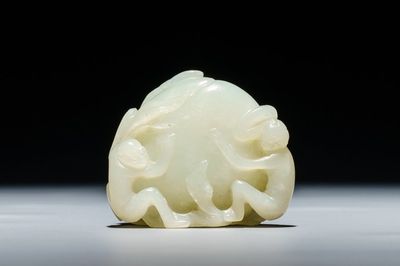 A Chinese celadon jade carving of a peach with two monkeys, 19/20th C.