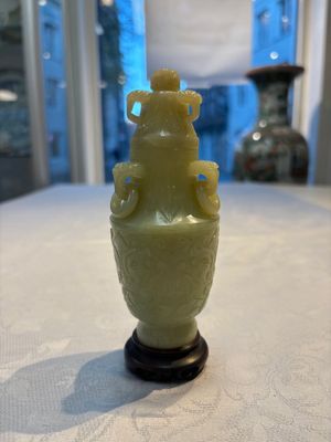 A Chinese celadon jade covered vase, with wooden stand, and a bowl with wooden cover and stand, 19/20th C. — photo 1