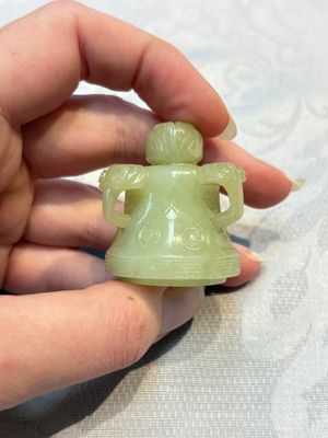 A Chinese celadon jade covered vase, with wooden stand, and a bowl with wooden cover and stand, 19/20th C. — photo 15