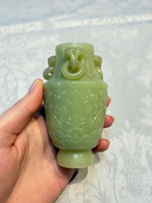 A Chinese celadon jade covered vase, with wooden stand, and a bowl with wooden cover and stand, 19/20th C. — photo 5
