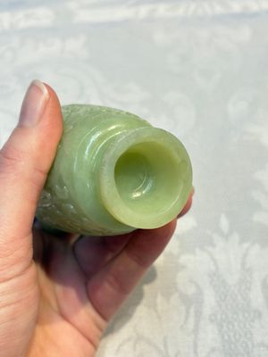 A Chinese celadon jade covered vase, with wooden stand, and a bowl with wooden cover and stand, 19/20th C. — photo 10