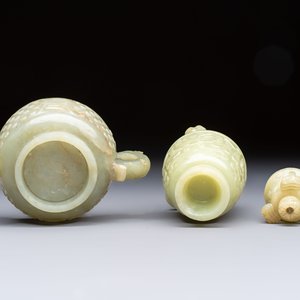 A Chinese celadon jade covered vase, with wooden stand, and a bowl with wooden cover and stand, 19/20th C. — photo 7