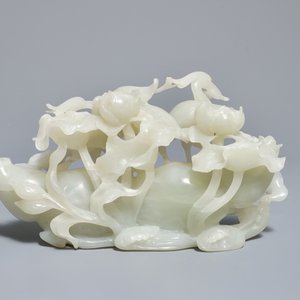 A Chinese celadon jade 'cranes' group on carved wooden base, Qing — 照片 4
