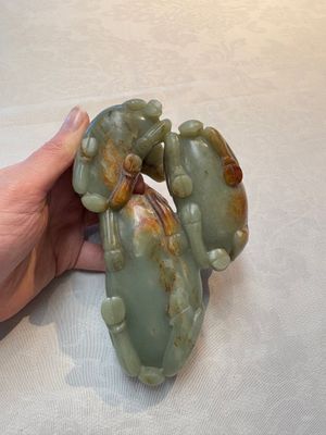 A Chinese celadon jade group of three goats on wooden stand, 19/20th C. — 照片 7