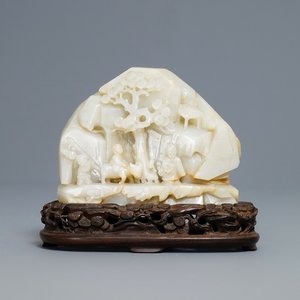 A Chinese celadon jade 'mountain landscape' boulder, 19/20th C. — 照片 1