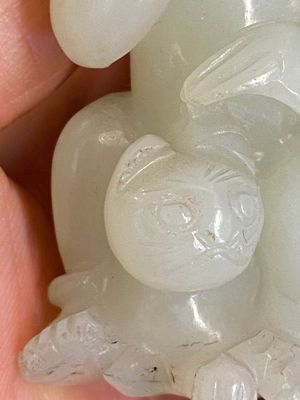 A Chinese celadon jade sculpture of a boy with a cat, Qing — 照片 9