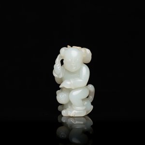A Chinese celadon jade sculpture of a boy with a cat, Qing — 照片 2