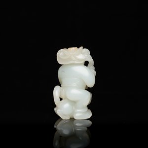 A Chinese celadon jade sculpture of a boy with a cat, Qing — 照片 4