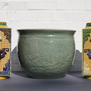 A Chinese celadon jardinière and a pair of relief-decorated cong vases, 19/20th C. — photo 15