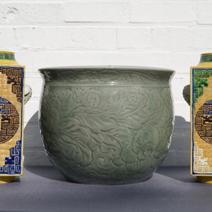 A Chinese celadon jardinière and a pair of relief-decorated cong vases, 19/20th C. — photo 16