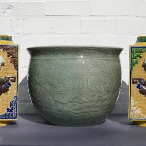 A Chinese celadon jardinière and a pair of relief-decorated cong vases, 19/20th C. — photo 17