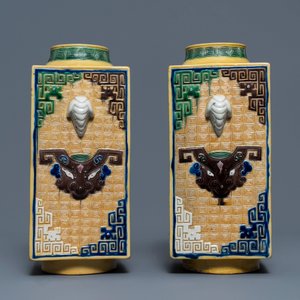 A Chinese celadon jardinière and a pair of relief-decorated cong vases, 19/20th C. — photo 9