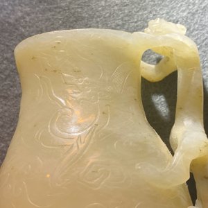 A Chinese celadon russet jade chilong-handled jug, Qing — 照片 22