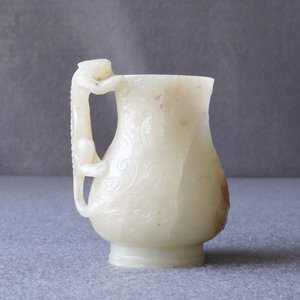 A Chinese celadon russet jade chilong-handled jug, Qing — 照片 8