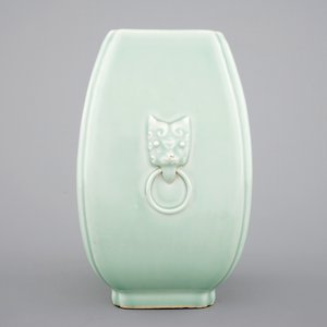 A Chinese celadon vase, Yongzheng mark, 19/20th C — foto 2