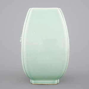 A Chinese celadon vase, Yongzheng mark, 19/20th C — foto 3
