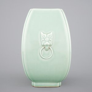 A Chinese celadon vase, Yongzheng mark, 19/20th C — foto 4