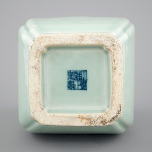 A Chinese celadon vase, Yongzheng mark, 19/20th C — foto 7