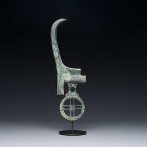 A Chinese ceremonial bronze dagger axe, 'ge', Warring States period — photo 1