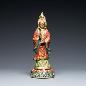 A Chinese champlevé enamel and gilt copper figure of Guanyin, Qing — 照片 2