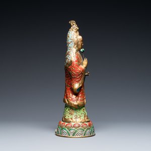 A Chinese champlevé enamel and gilt copper figure of Guanyin, Qing — 照片 3
