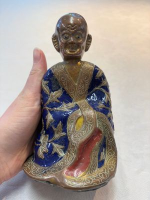 A Chinese champlevé figure of Luohan, Qianlong mark, 18/19th C. — photo 1
