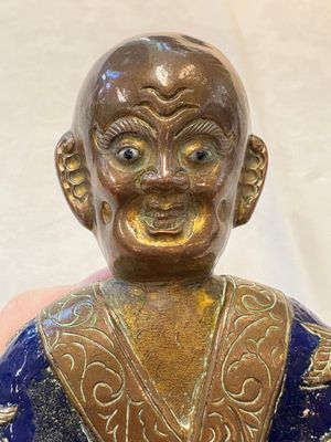 A Chinese champlevé figure of Luohan, Qianlong mark, 18/19th C. — photo 8