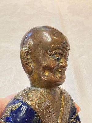 A Chinese champlevé figure of Luohan, Qianlong mark, 18/19th C. — photo 9