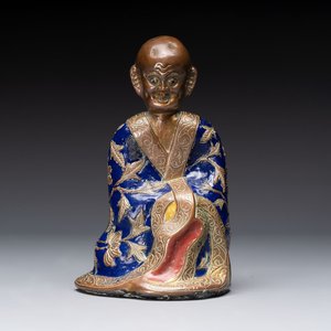 A Chinese champlevé figure of Luohan, Qianlong mark, 18/19th C. — photo 1