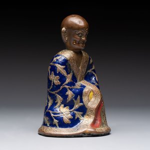 A Chinese champlevé figure of Luohan, Qianlong mark, 18/19th C. — photo 5