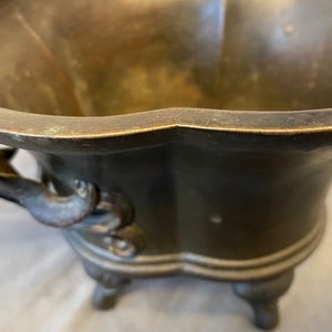 A Chinese chilong-handled bronze censer, Xuande mark, 18th C. — 照片 12