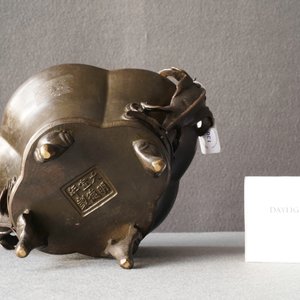 A Chinese chilong-handled bronze censer, Xuande mark, 18th C. — 照片 18