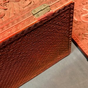 A Chinese cinnabar 'dragons and phoenixes' lacquer cabinet, 19th C. — 照片 18