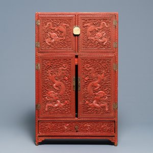 A Chinese cinnabar 'dragons and phoenixes' lacquer cabinet, 19th C. — 照片 3
