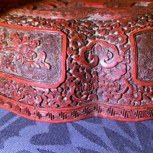 A Chinese cinnabar lacquer box and cover with figures in a landscape, 19th C. — 照片 13