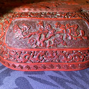 A Chinese cinnabar lacquer box and cover with figures in a landscape, 19th C. — 照片 14