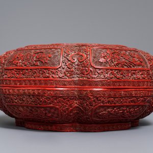 A Chinese cinnabar lacquer box and cover with figures in a landscape, 19th C. — 照片 5