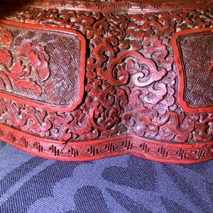 A Chinese cinnabar lacquer box and cover with figures in a landscape, 19th C. — 照片 9