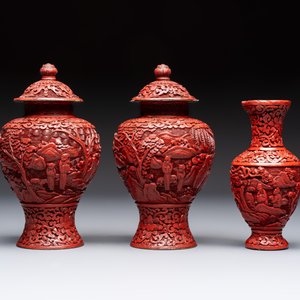 A Chinese cinnabar lacquer plaque, a vase, and a pair of covered vases, 19/20th C. — photo 4
